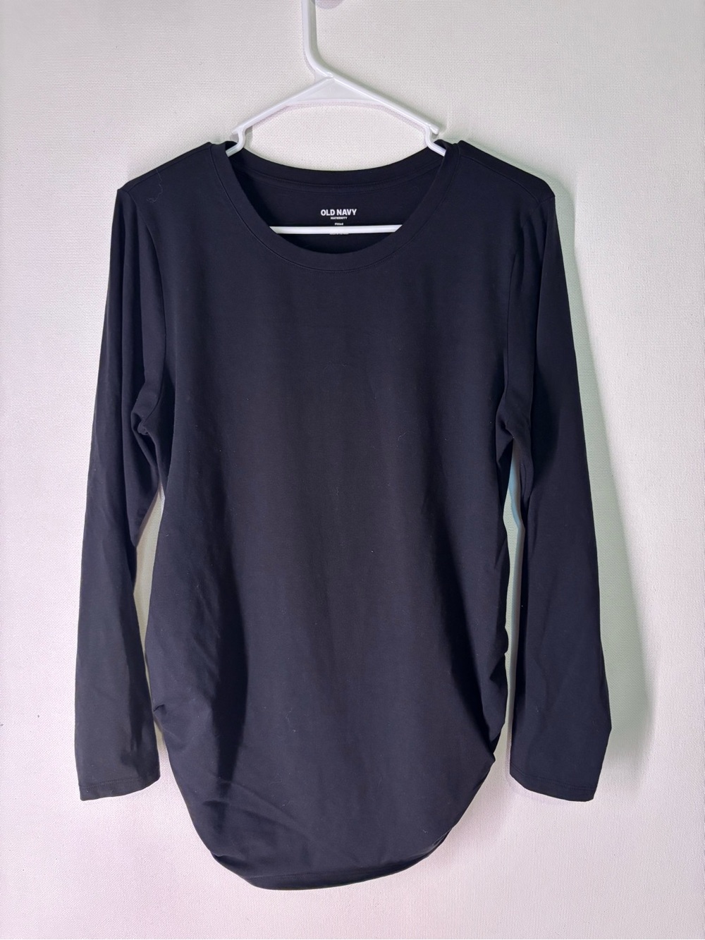 Old Navy Black Long Sleeve Crewneck Maternity Tee